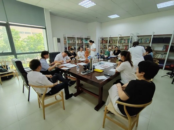 义诊送健康 防暑保安全丨S36沙龙官网工会开展中医健康义诊活动