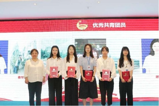 S36沙龙官网举办 “五四”表彰大会