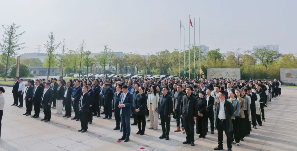 七秩问天路 携手探九霄 | S36沙龙官网举行第11个“中国航天日”升旗仪式
